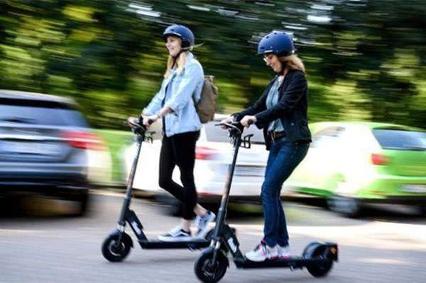 電動(dòng)滑板車出行